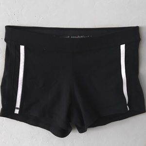 lululemon athletica Shorts - LULULEMON BOOGIE ON II RACING STRIPE SHORTS SZ 6 lululemon athletica Shorts - LULULEMON BOOGIE ON II RACING STRIPE SHORTS SZ 6
